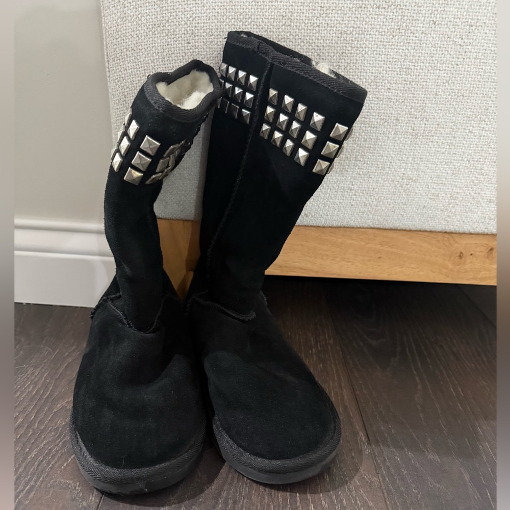 EMU Black Studded Women's Boots size 6